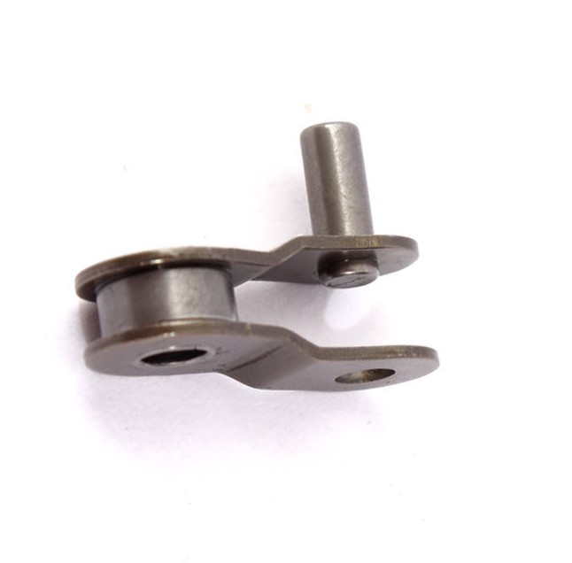 geöffnetes schwarzes Halflink Kettenglied 