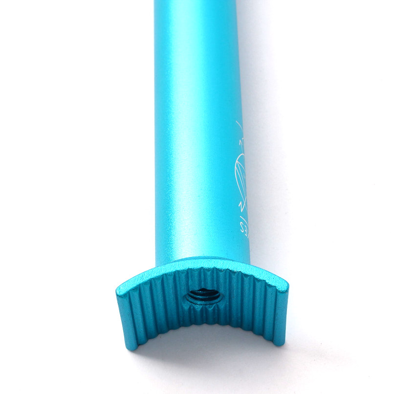 Blaue Sattelstange mit Schraubgewinde Blaue Sattelstange mit Schraubgewinde