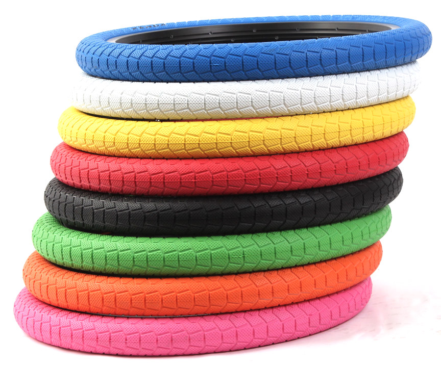 Stapel verschiedenfarbiger Reifen 