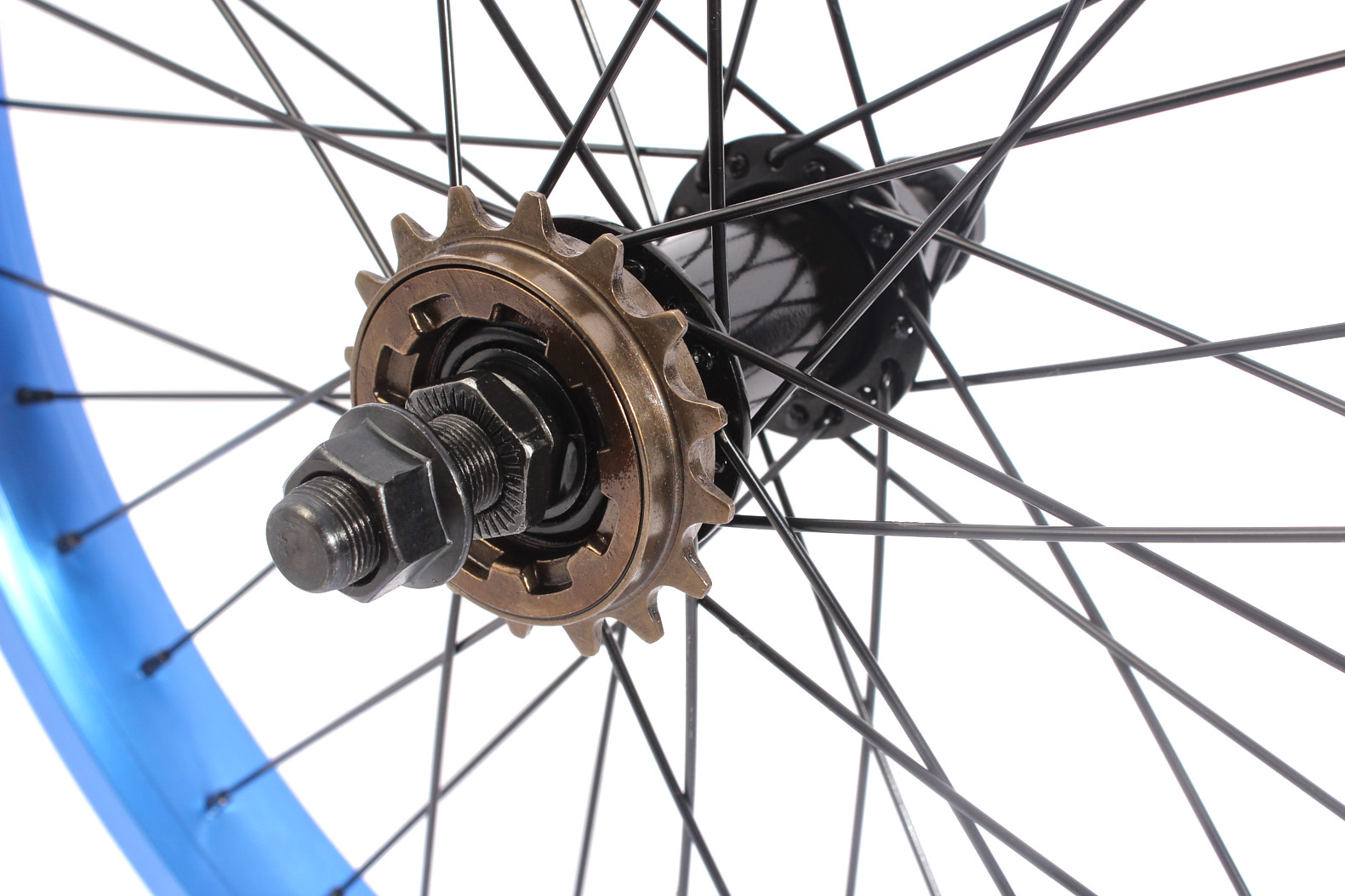 Nahaufnahme mit Freilaufnabe und 16 Zahn Ritzel in Schwarz