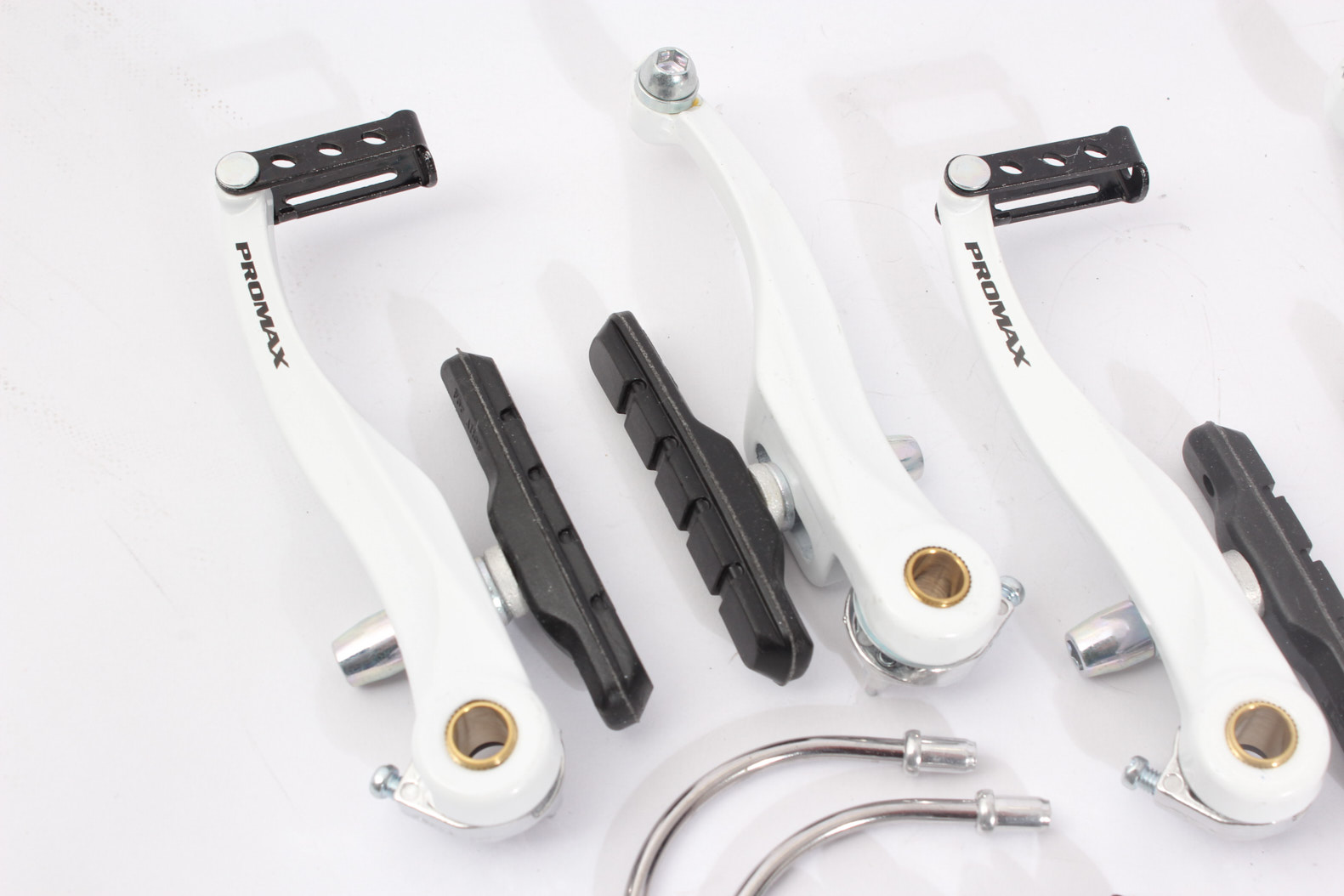 V-Bremse aus 7005 Aluminium von PROMAX  mit schwarzen Bremsschuhen