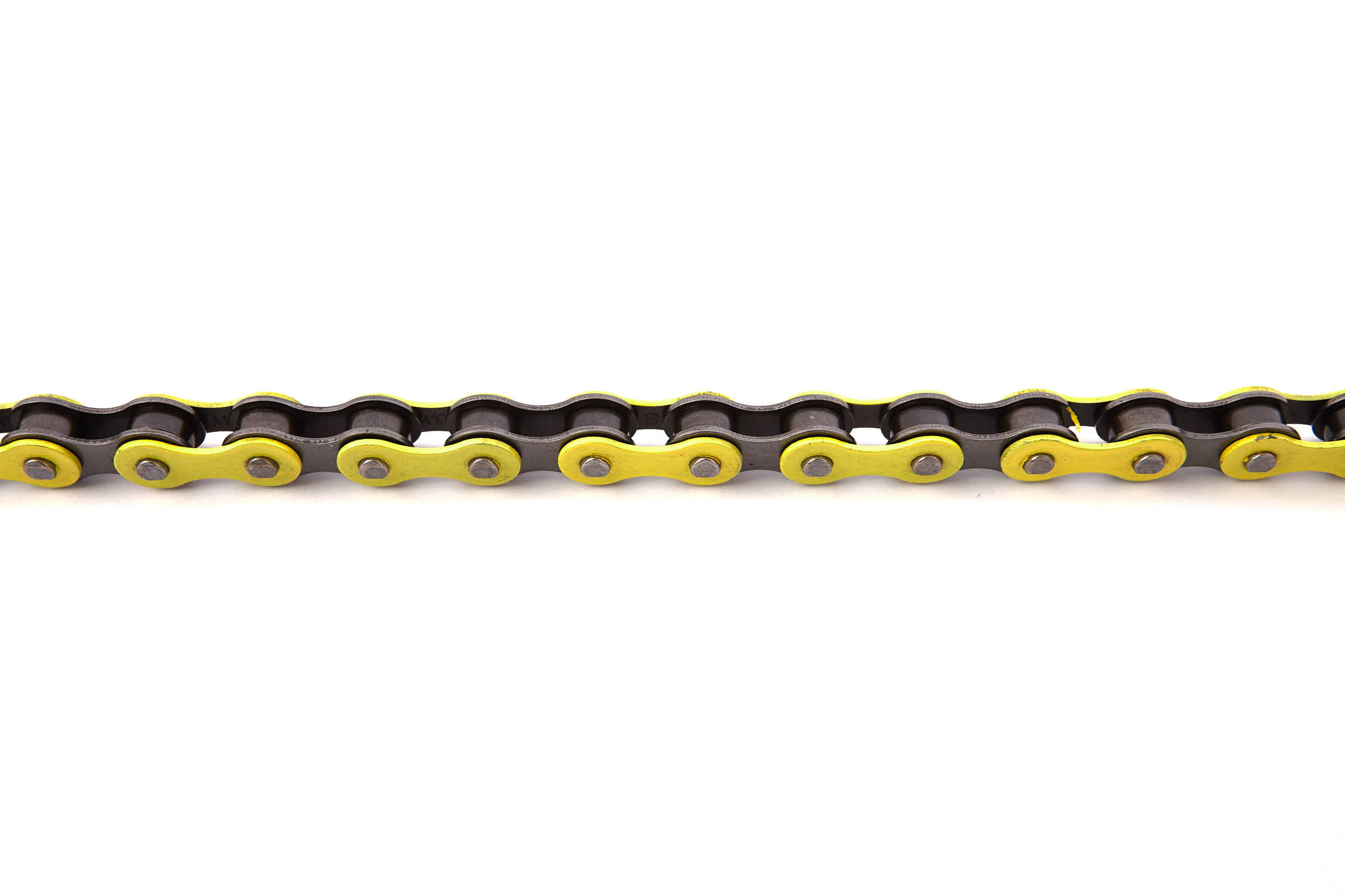  Auschnitt ausgerollter Fahrradkette in Gelb
