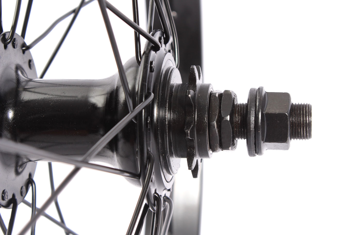 Nahaufnahme schwarzer Kassettennabe mit 9 Zahn Ritzel und 14mm Achse