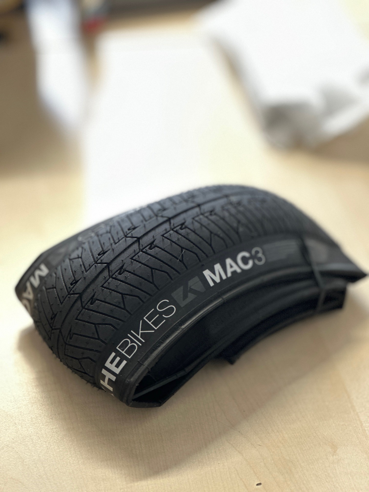 BMX folding tire KHE MAC3 20 inch x 2.40 inch – black